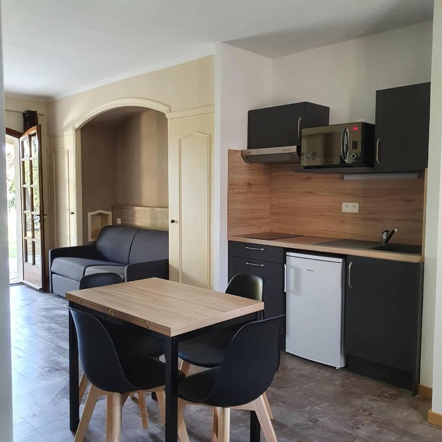 Auberge De La Tour -Appartements- Valros ภายนอก รูปภาพ