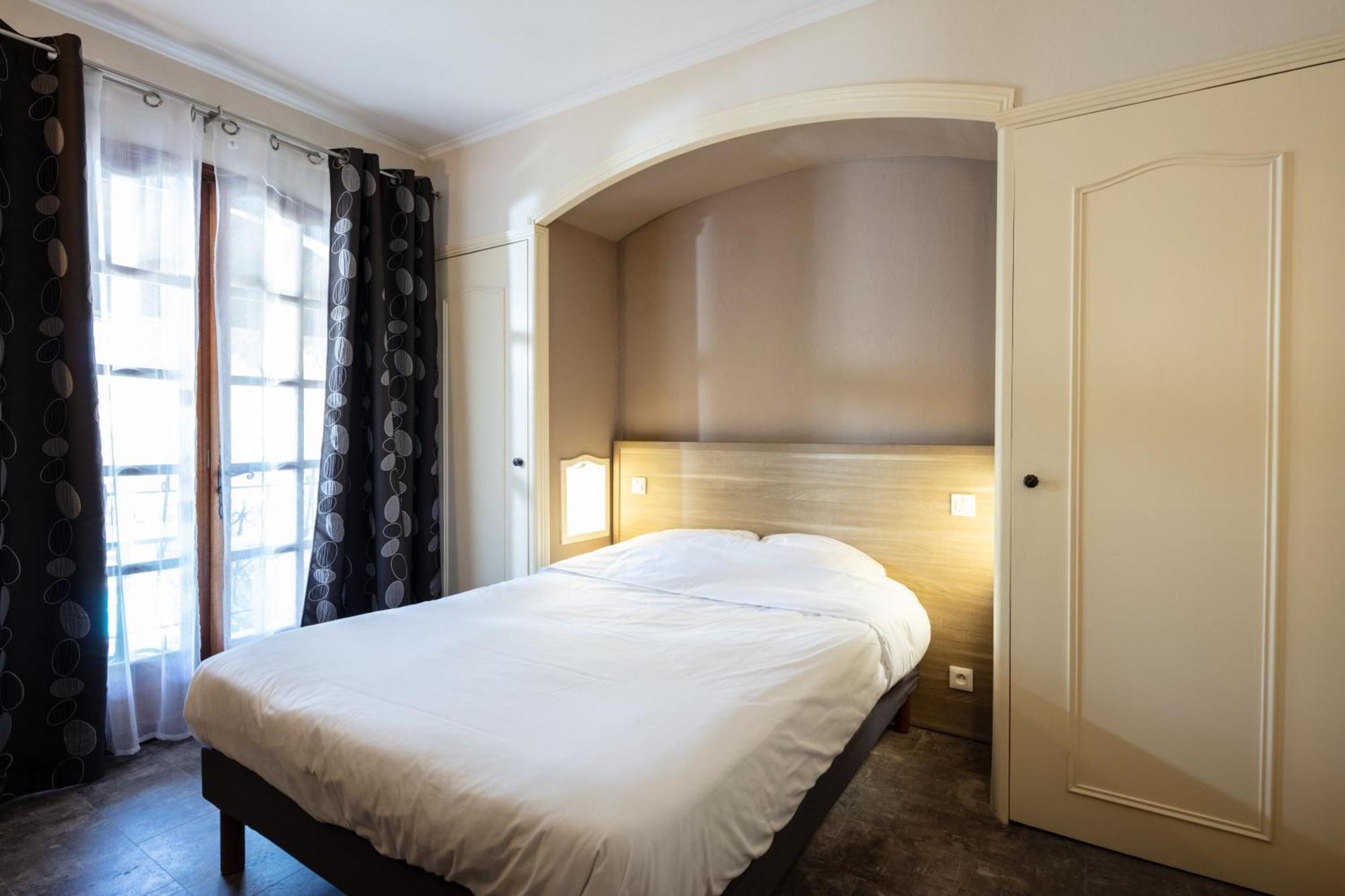 Auberge De La Tour -Appartements- Valros ภายนอก รูปภาพ