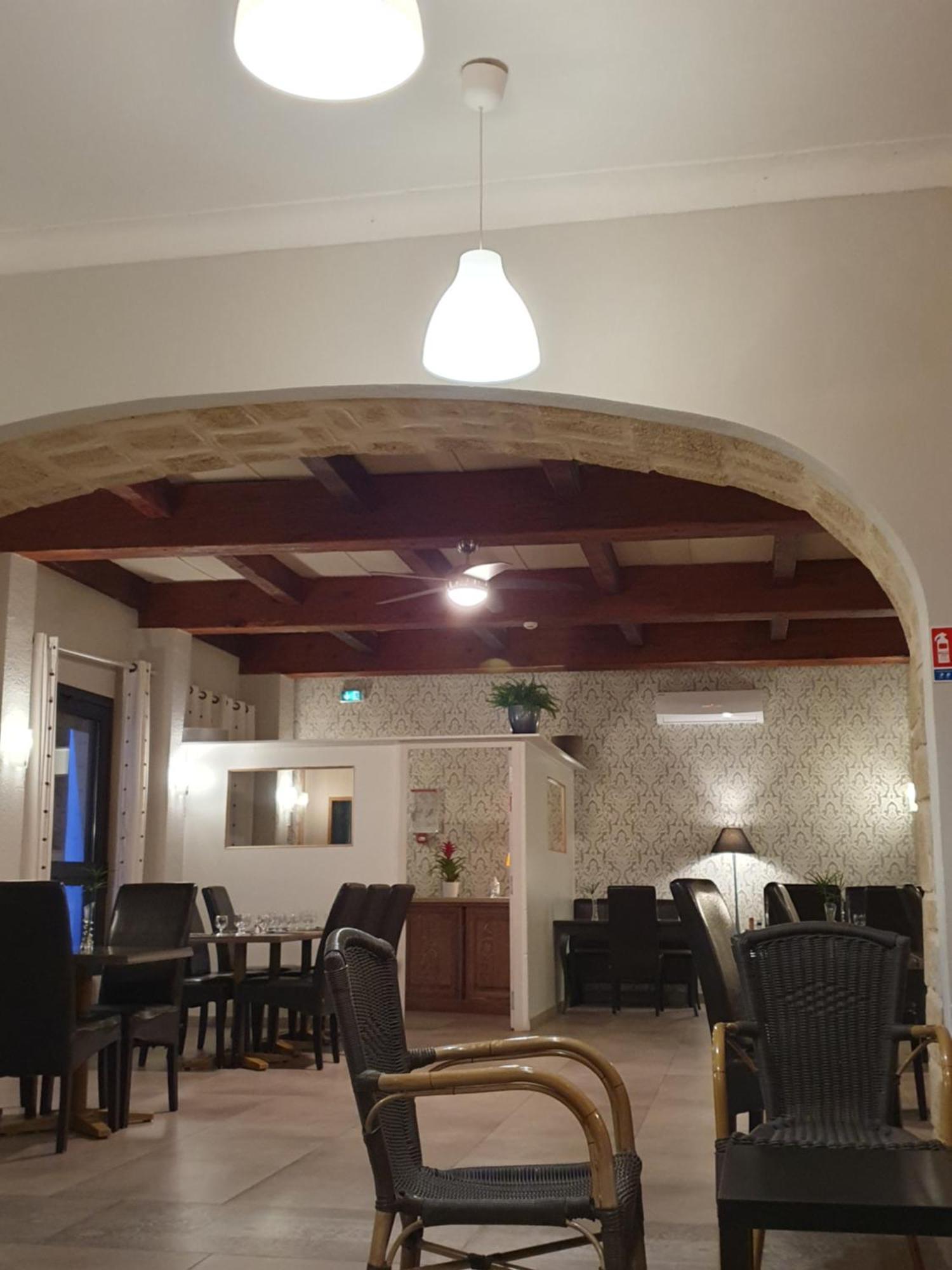 Auberge De La Tour -Appartements- Valros ภายนอก รูปภาพ