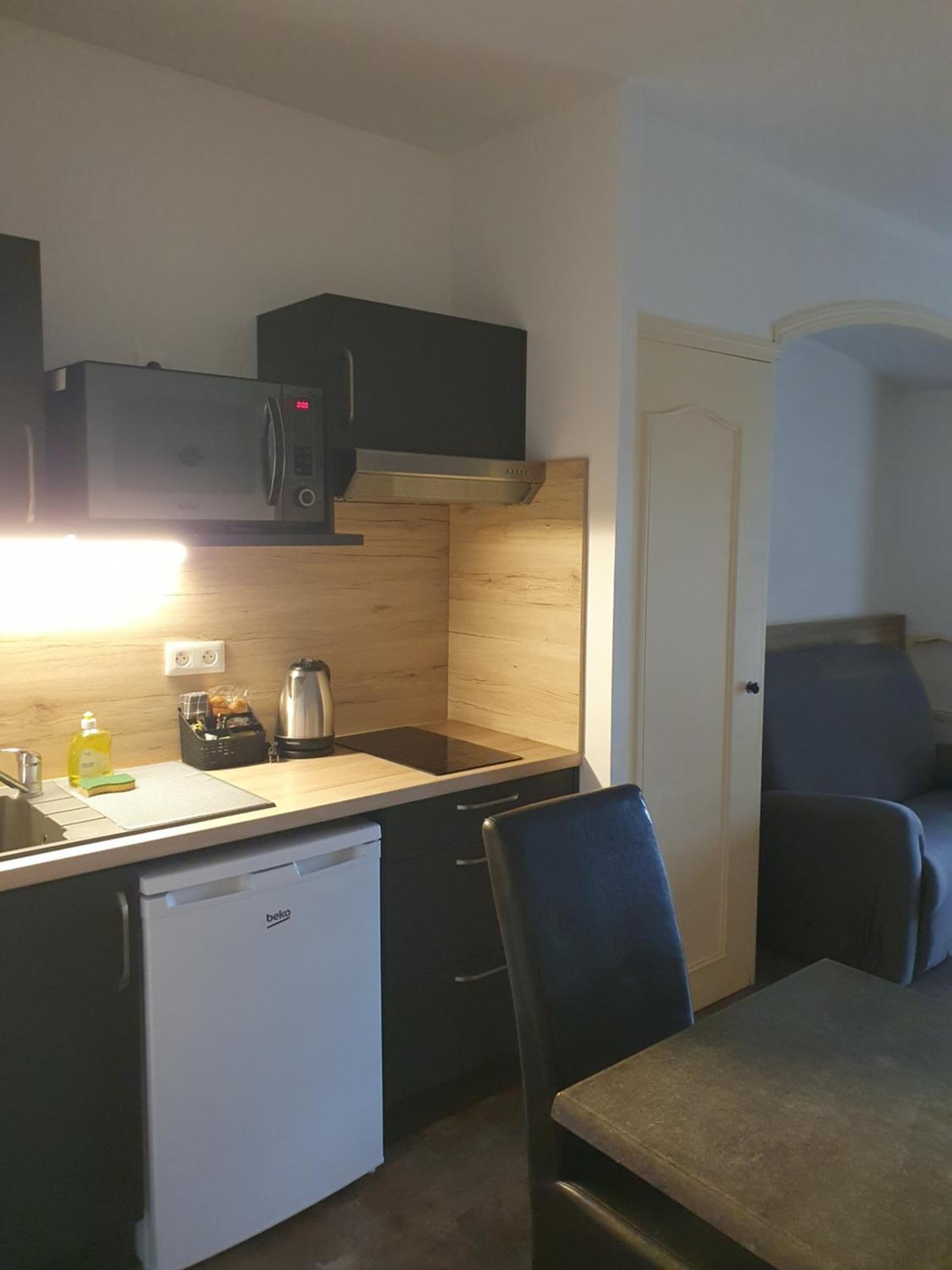 Auberge De La Tour -Appartements- Valros ภายนอก รูปภาพ