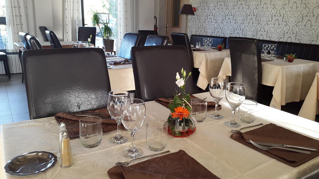 Auberge De La Tour -Appartements- Valros ภายนอก รูปภาพ