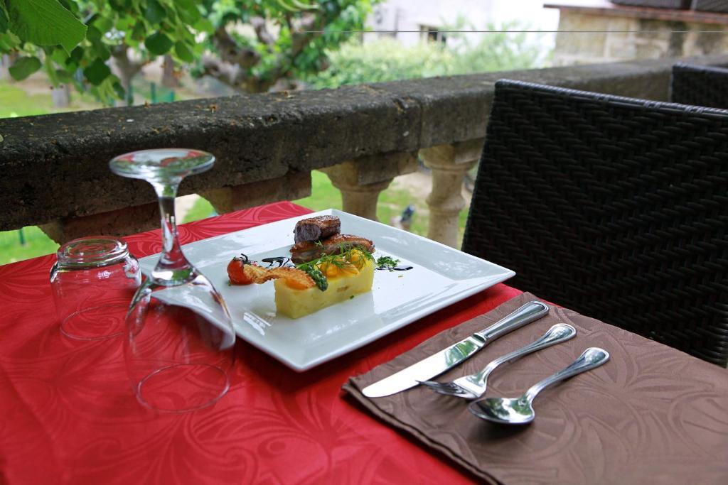 Auberge De La Tour -Appartements- Valros ภายนอก รูปภาพ